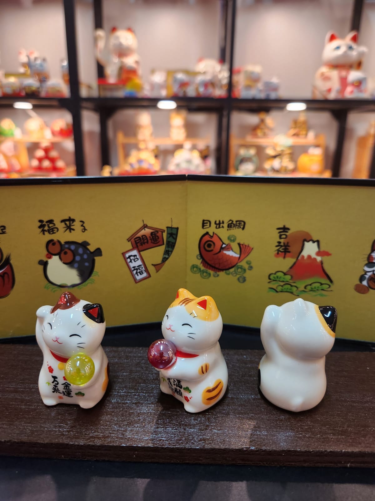 YSY-7858401 Yakushigama Crystal Ball Fortune Cat (S)