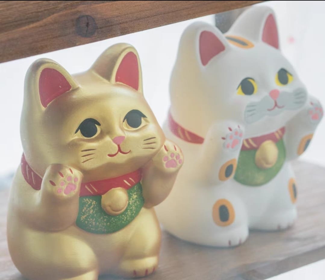 LHZ-1151501 Long Hu Zuo Chubby w Ryokan Fortune Cat (S)