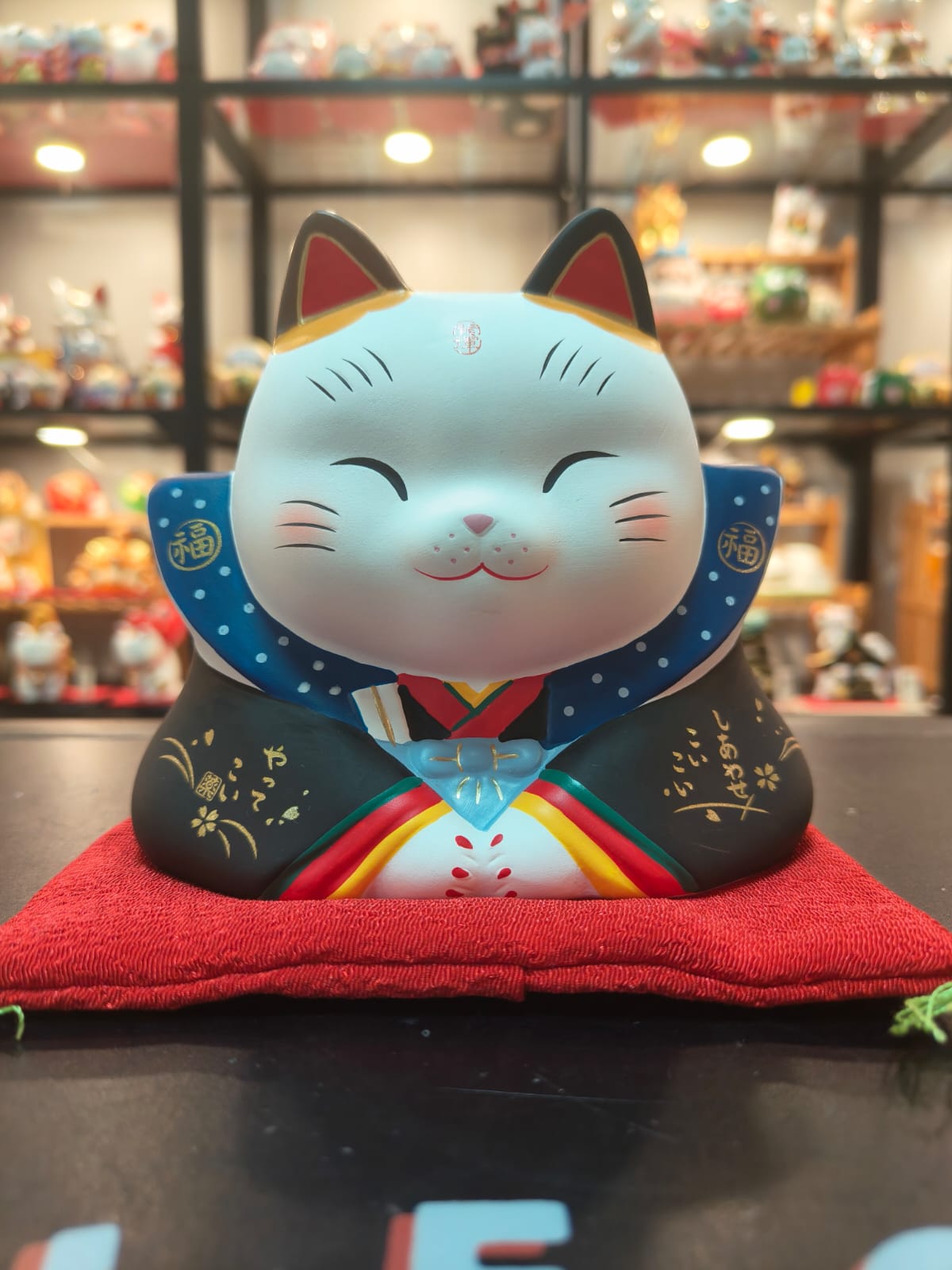 YS-1411008 Yakushigama Emperor Fortune Cat (S)