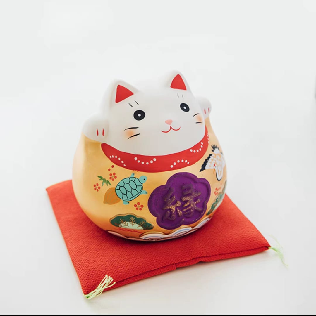 YS-673716 Yakushigama Chubby Round Gold Fortune Cat (L)