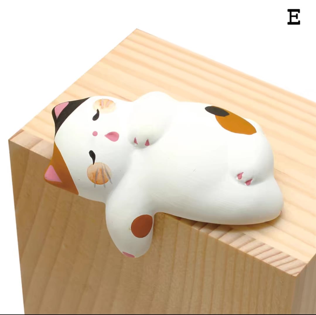 LHZ-1060401 Long Hu Zuo Cute Mini Display Fortune Cat  (S)