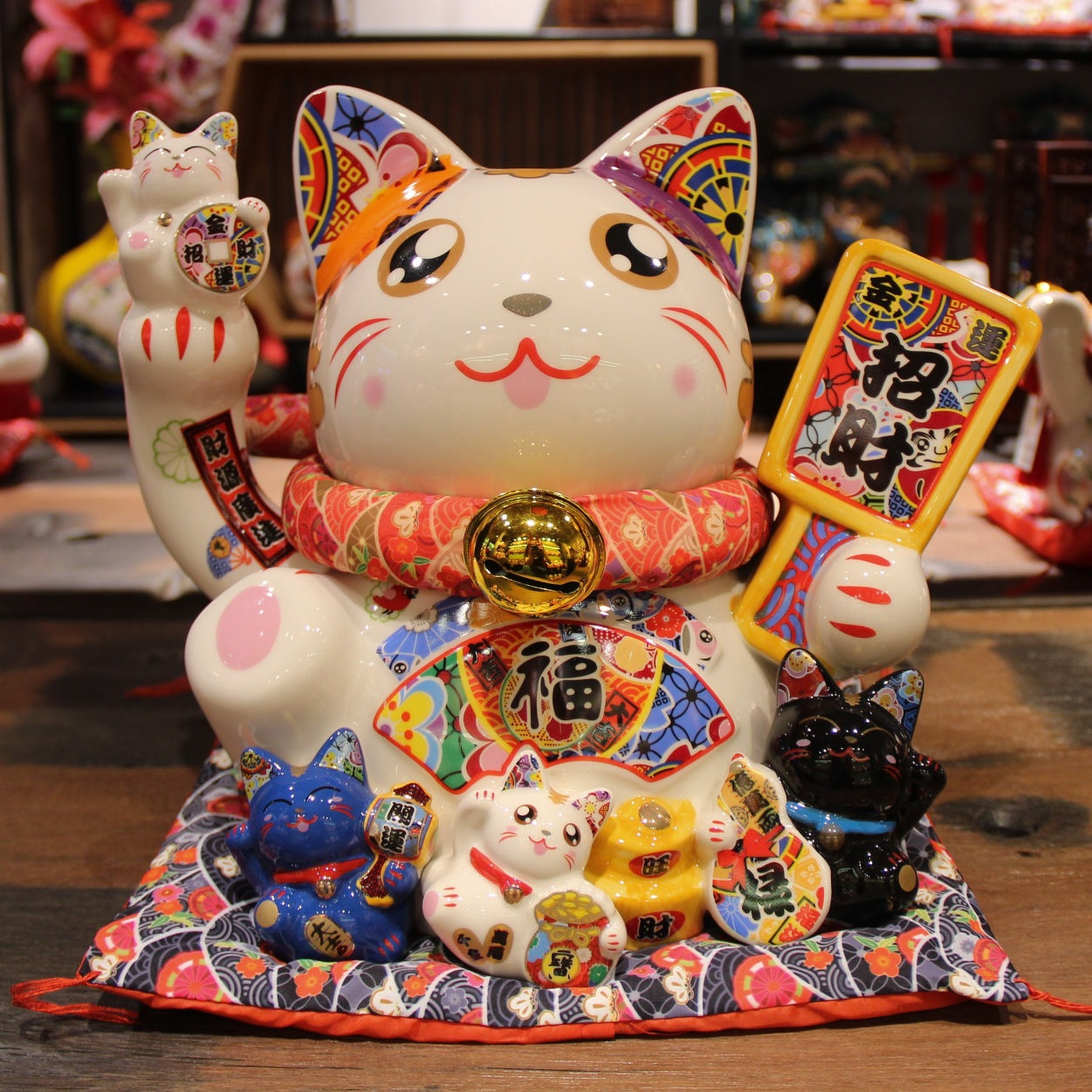 F-9623931 Fu Yuan Mao Open Eyes Fortune Cat (L)