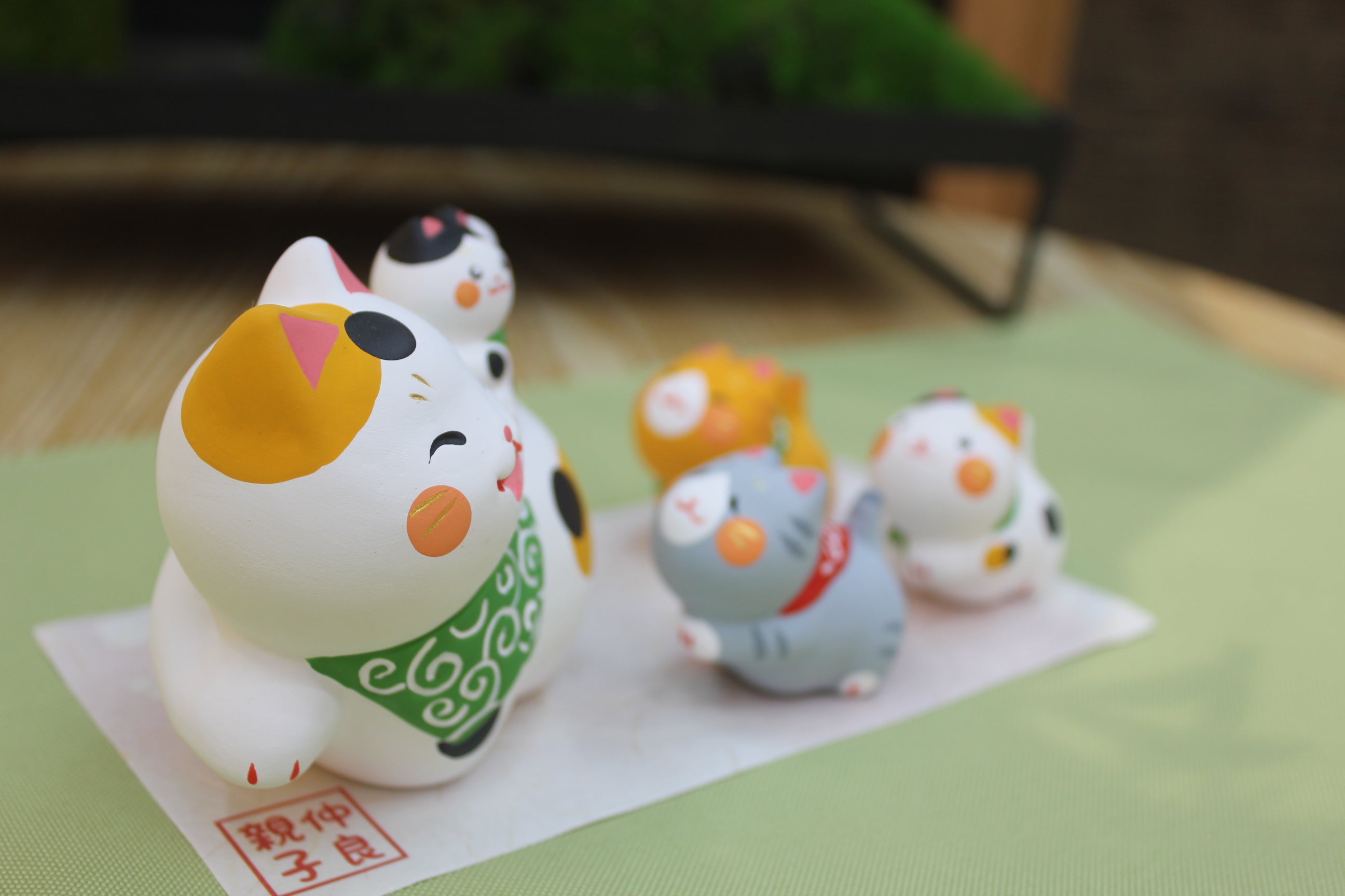 LHZ-372207 Long Hu Zuo Family of Fortune Cat (M)