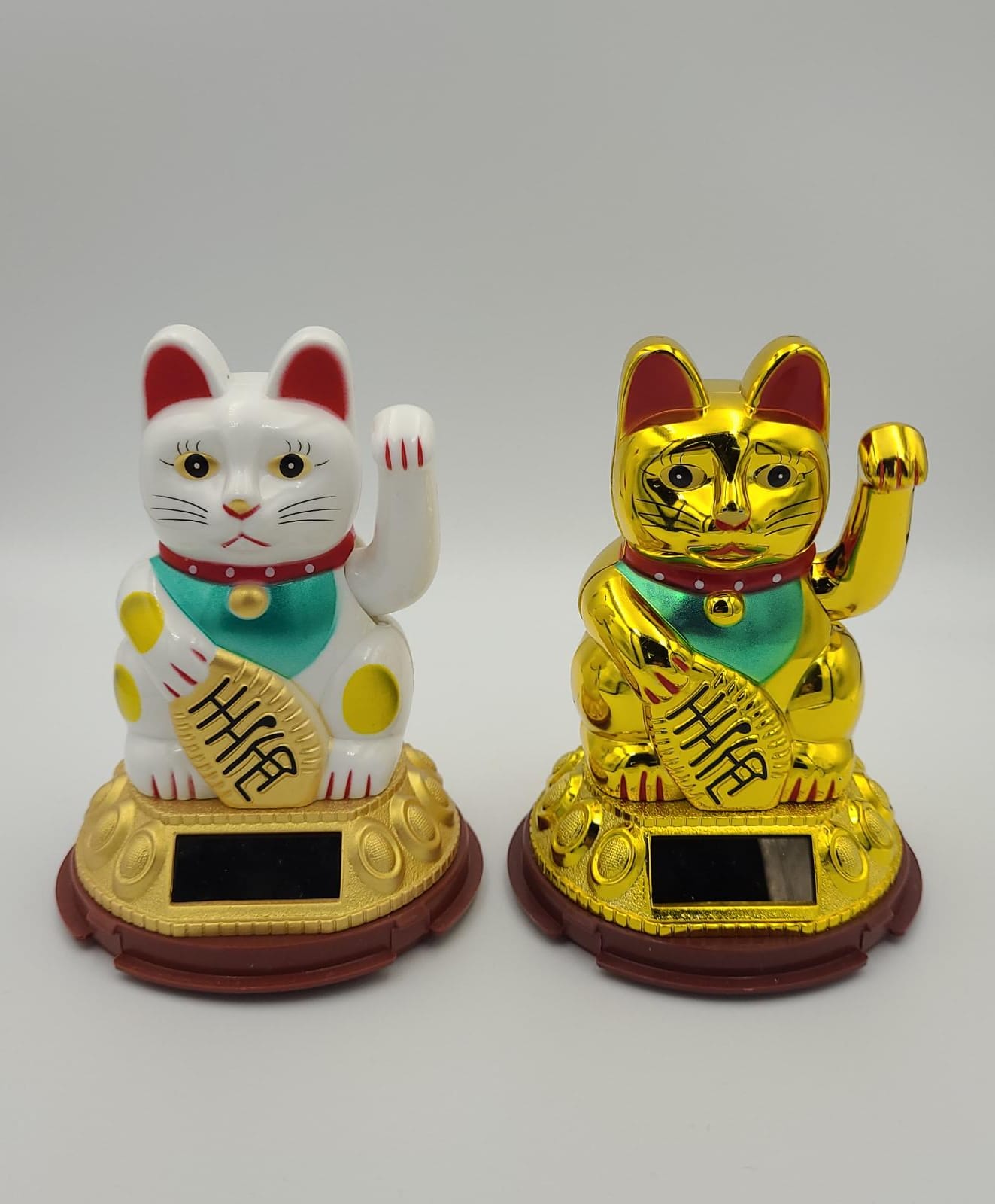 OAA-252410 Solar-Powered White/Gold Fortune Cat (S)