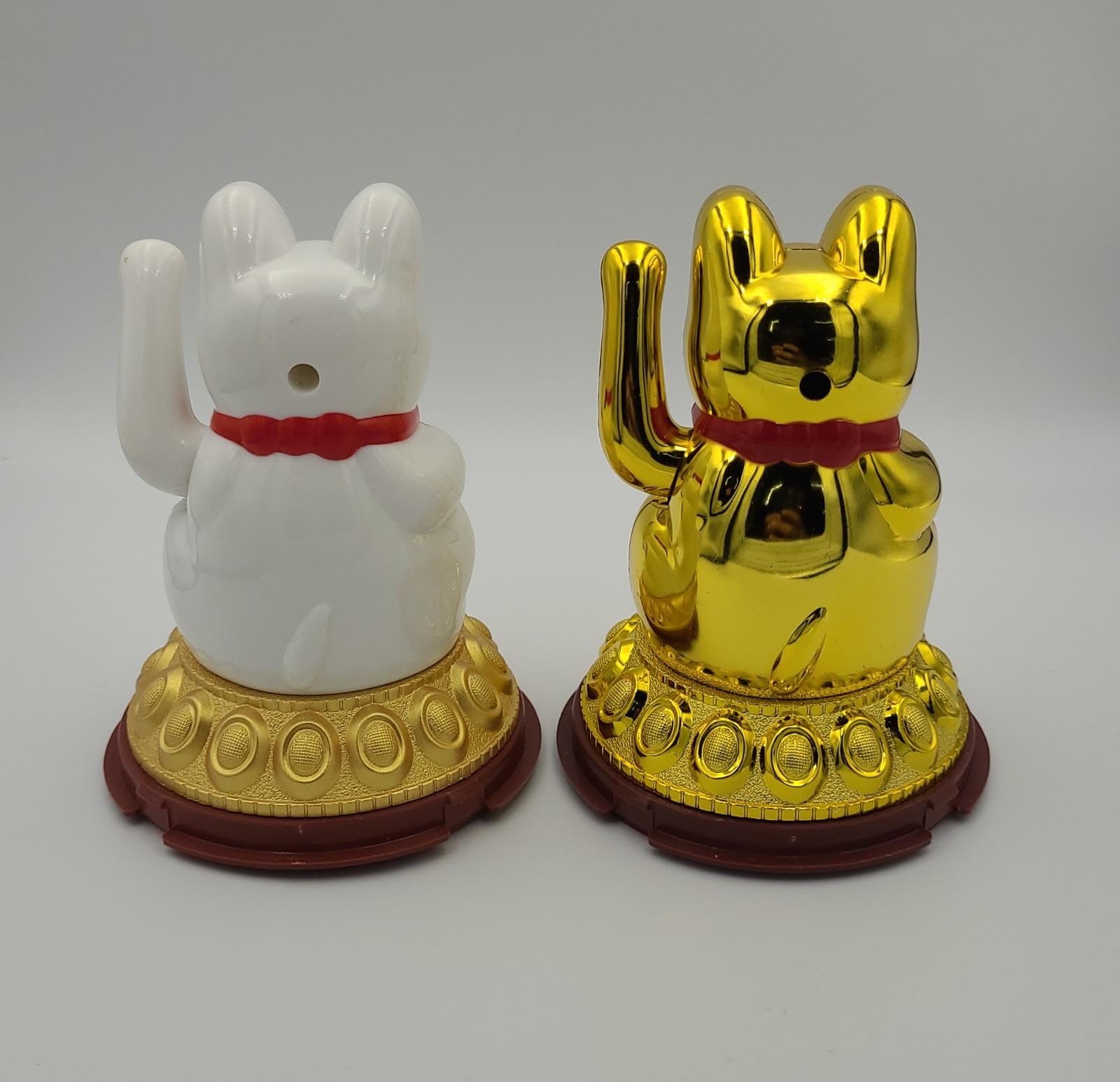 OAA-252410 Solar-Powered White/Gold Fortune Cat (S)