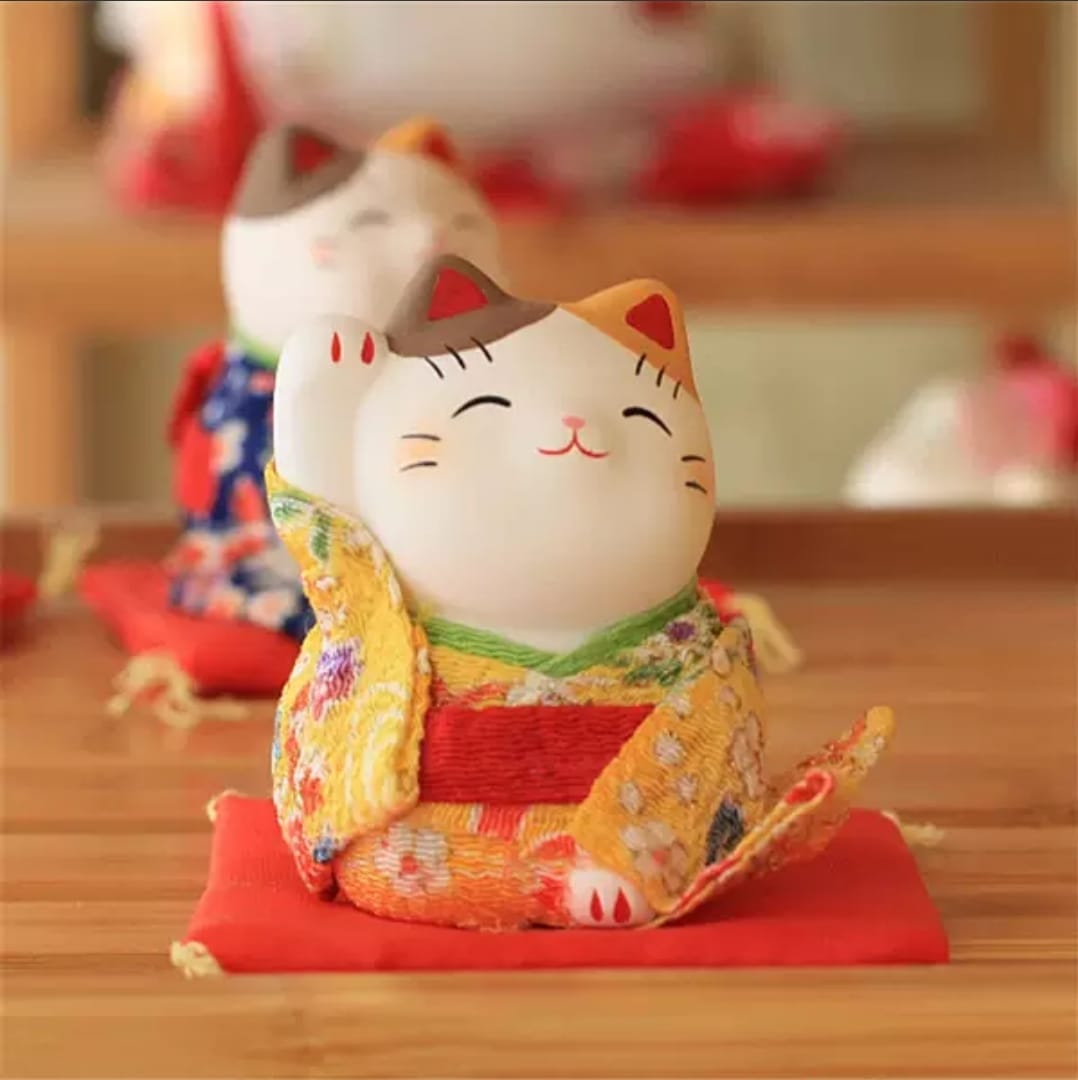 YS-011507/YS-031507 Yakushigama Sitting Kimono Fortune Cat (S) (M)