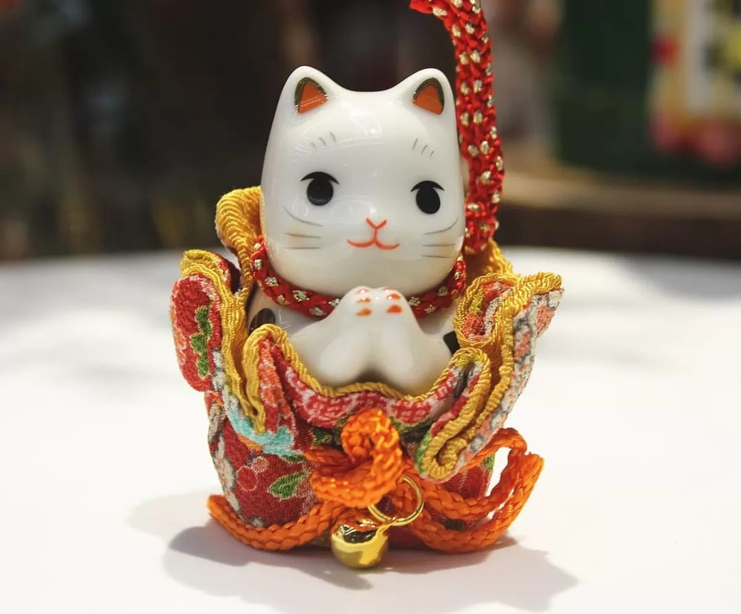 YS-231265/24 Yakushigama Praying Fortune Cat (S)