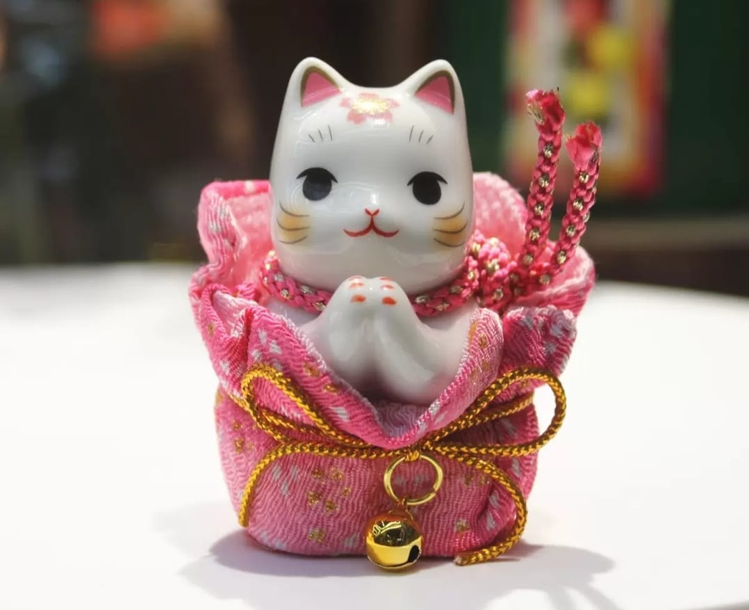 YS-231265/24 Yakushigama Praying Fortune Cat (S)