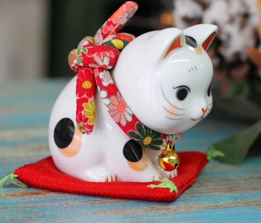 YS-252005 Yakushigama Praying Fortune Cat (S)