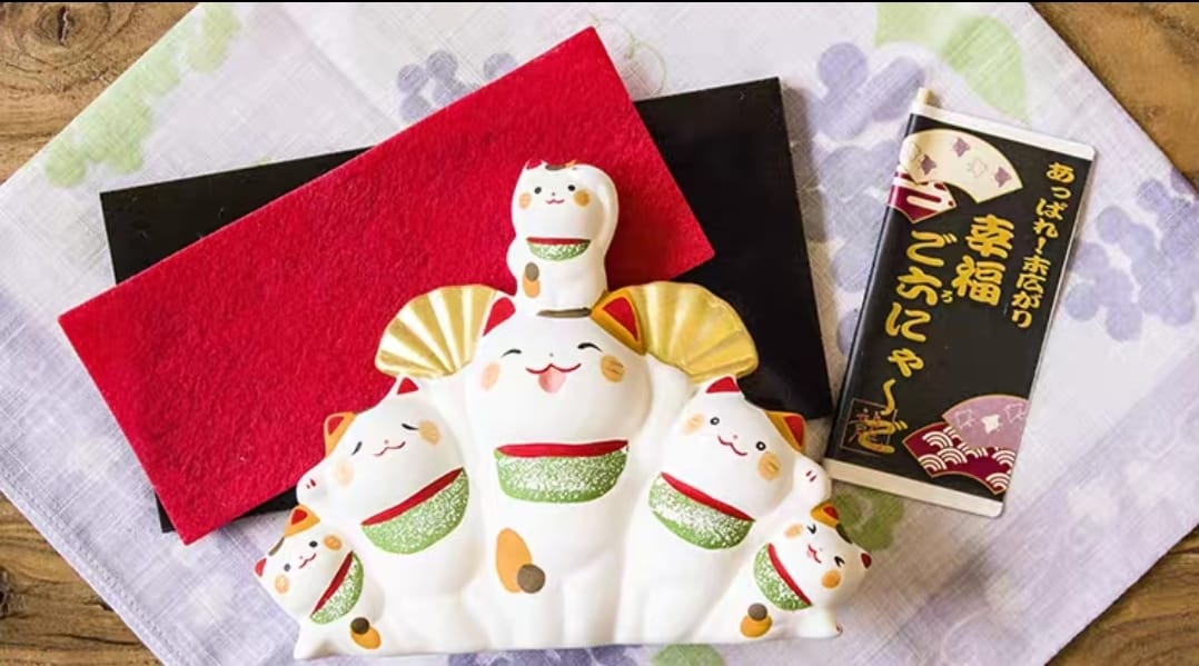 LHZ-172613 Long Hu Zuo Shiba & Daruma & Fortune Cat (M)