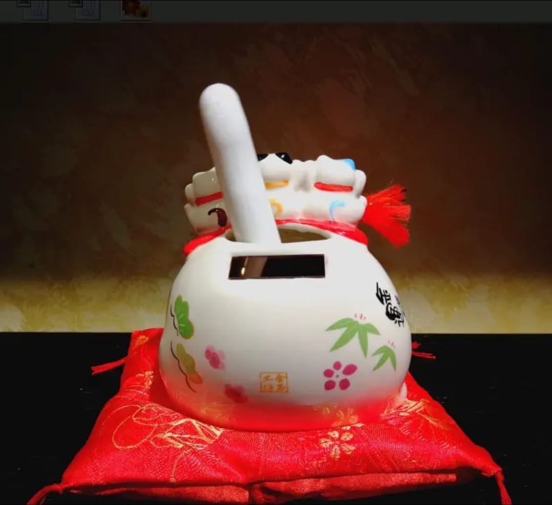 M-3425014 Jing Shi Gong Fang Solar-Powered Waving Tail Fortune Cat (M)