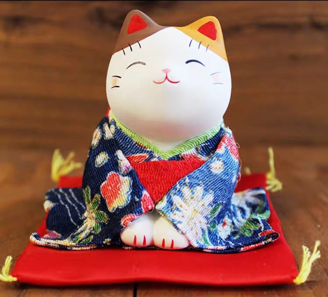 YS-011507/YS-031507 Yakushigama Sitting Kimono Fortune Cat (S) (M)