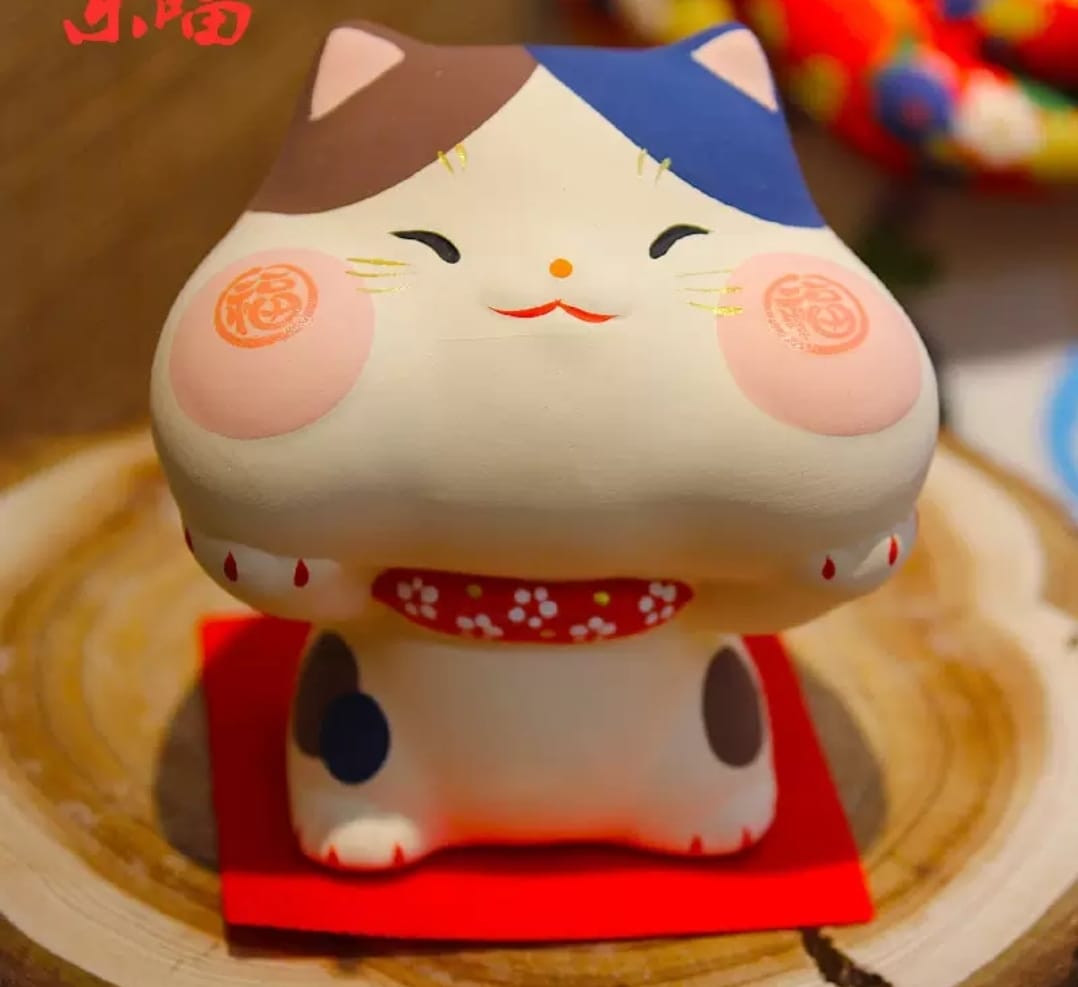 LHZ-321485-LHZ-341485 Long Hu Zuo Chubby Cheeks Fortune Cat (S)