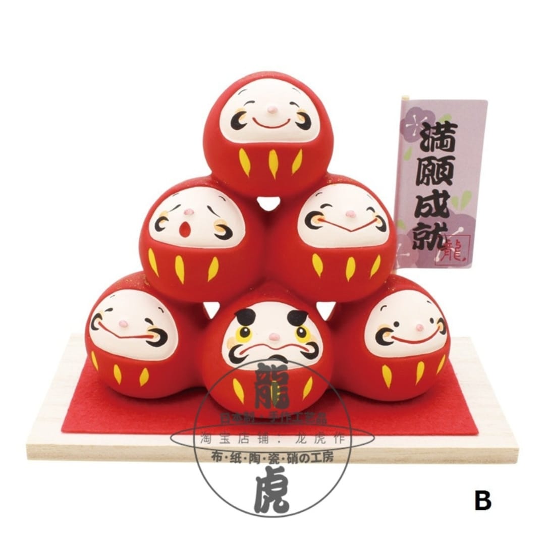 LHZ-542913/LHZ-552913 Long Hu Zuo Fortune Cat & Daruma Stand (M)