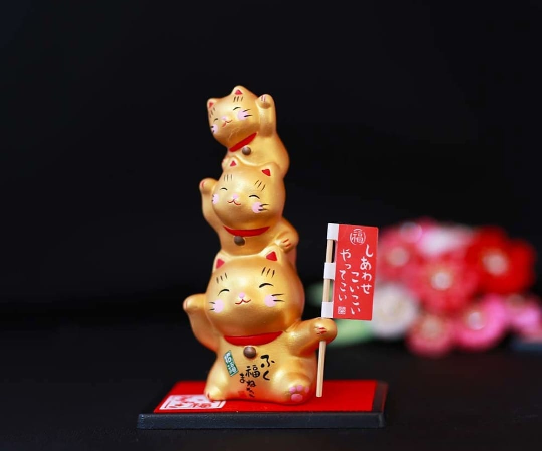 YS-12409105/6  Yakushigama Gold/White Family Fortune Cat (S)