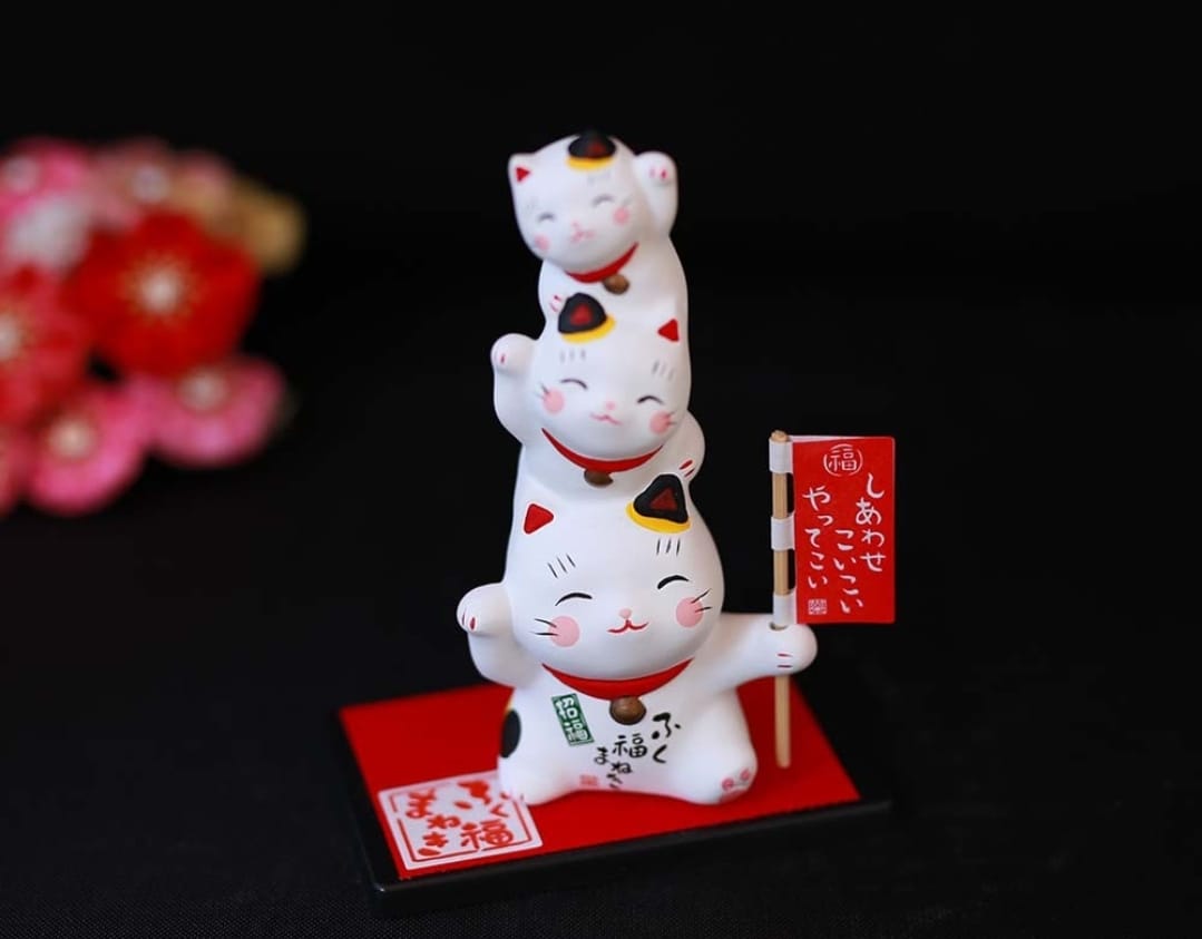 YS-12409105/6  Yakushigama Gold/White Family Fortune Cat (S)