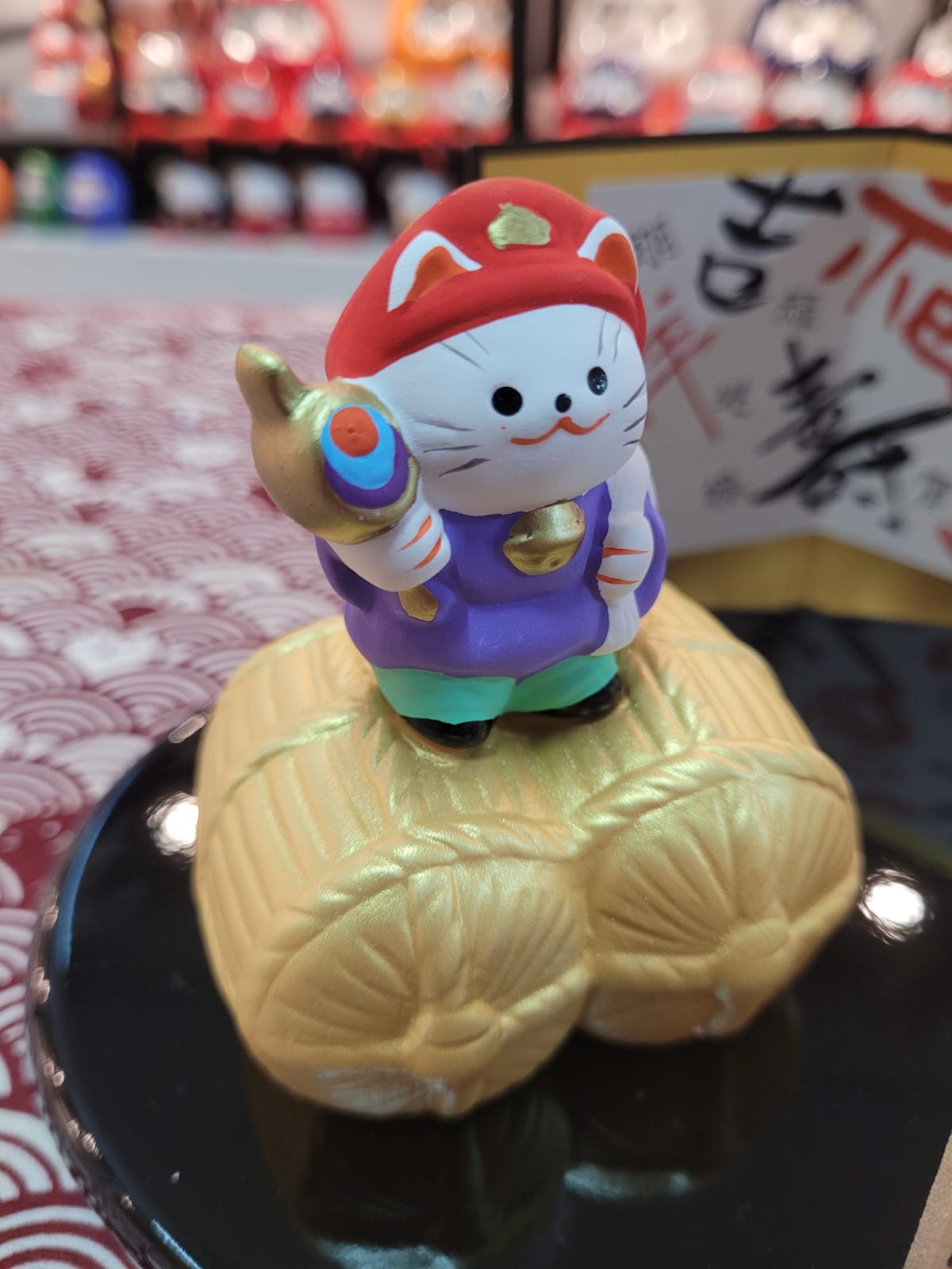 JP-312492 Syouhou Fortune Cat w Koi Fish  (M)