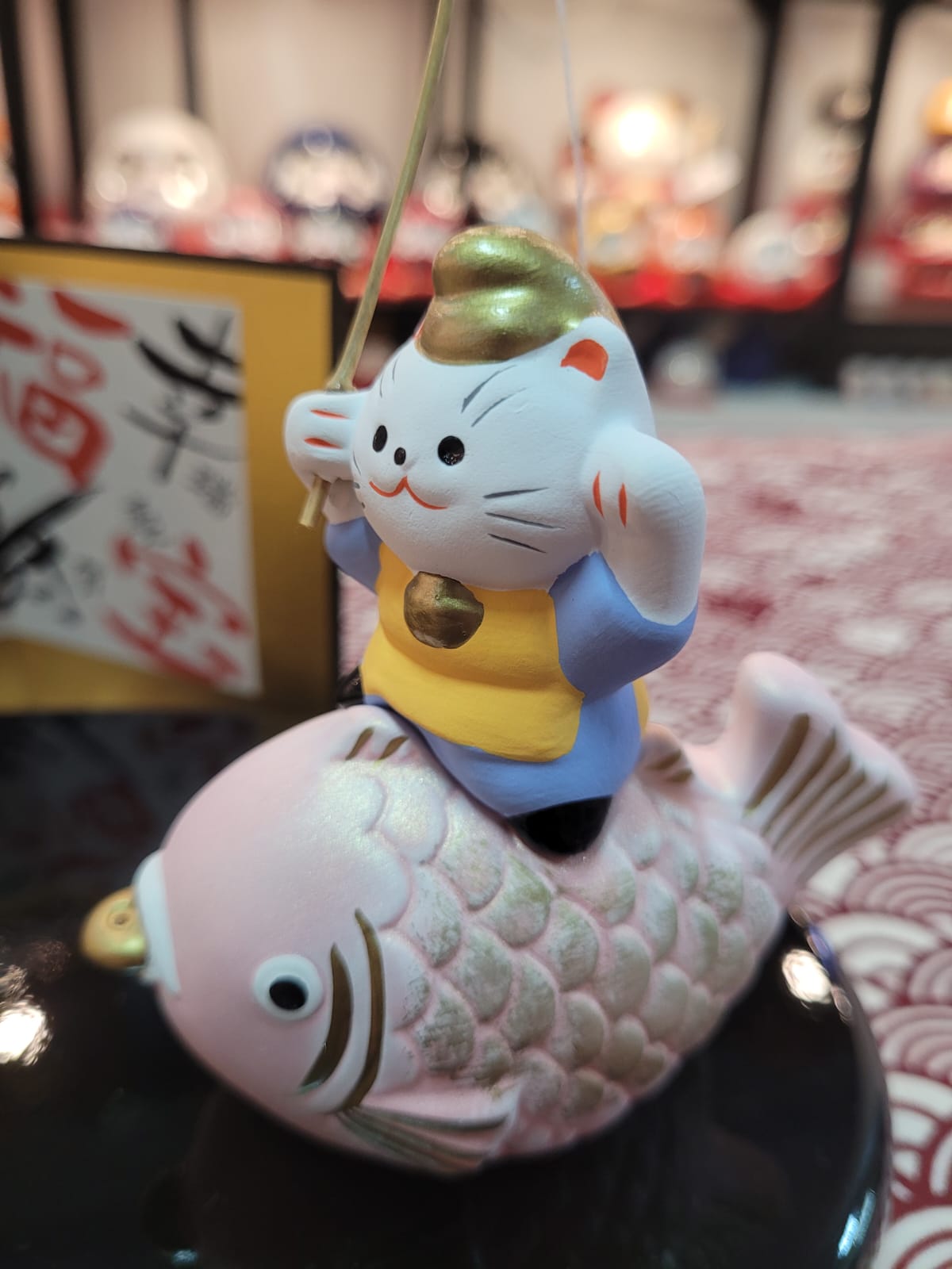 JP-312492 Syouhou Fortune Cat w Koi Fish  (M)