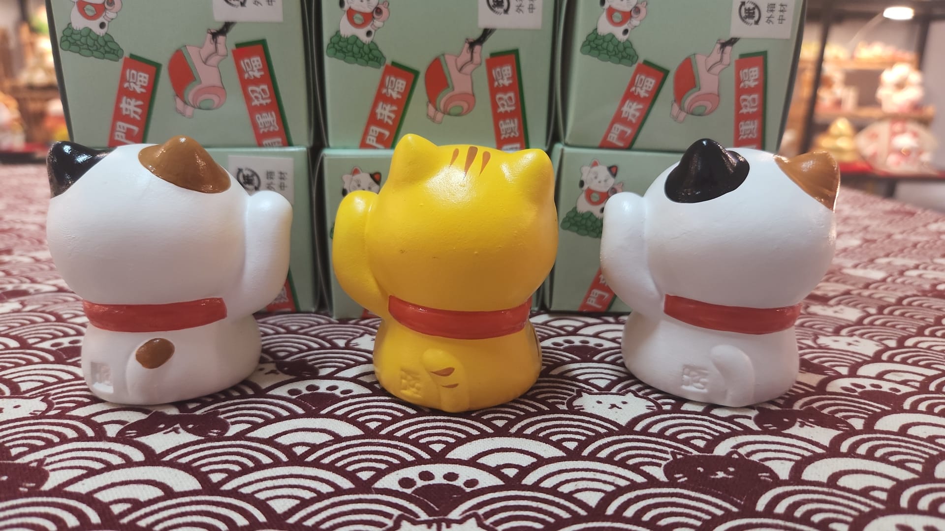 JP-380301 Syouhou White/Gold Fortune Cat (S)