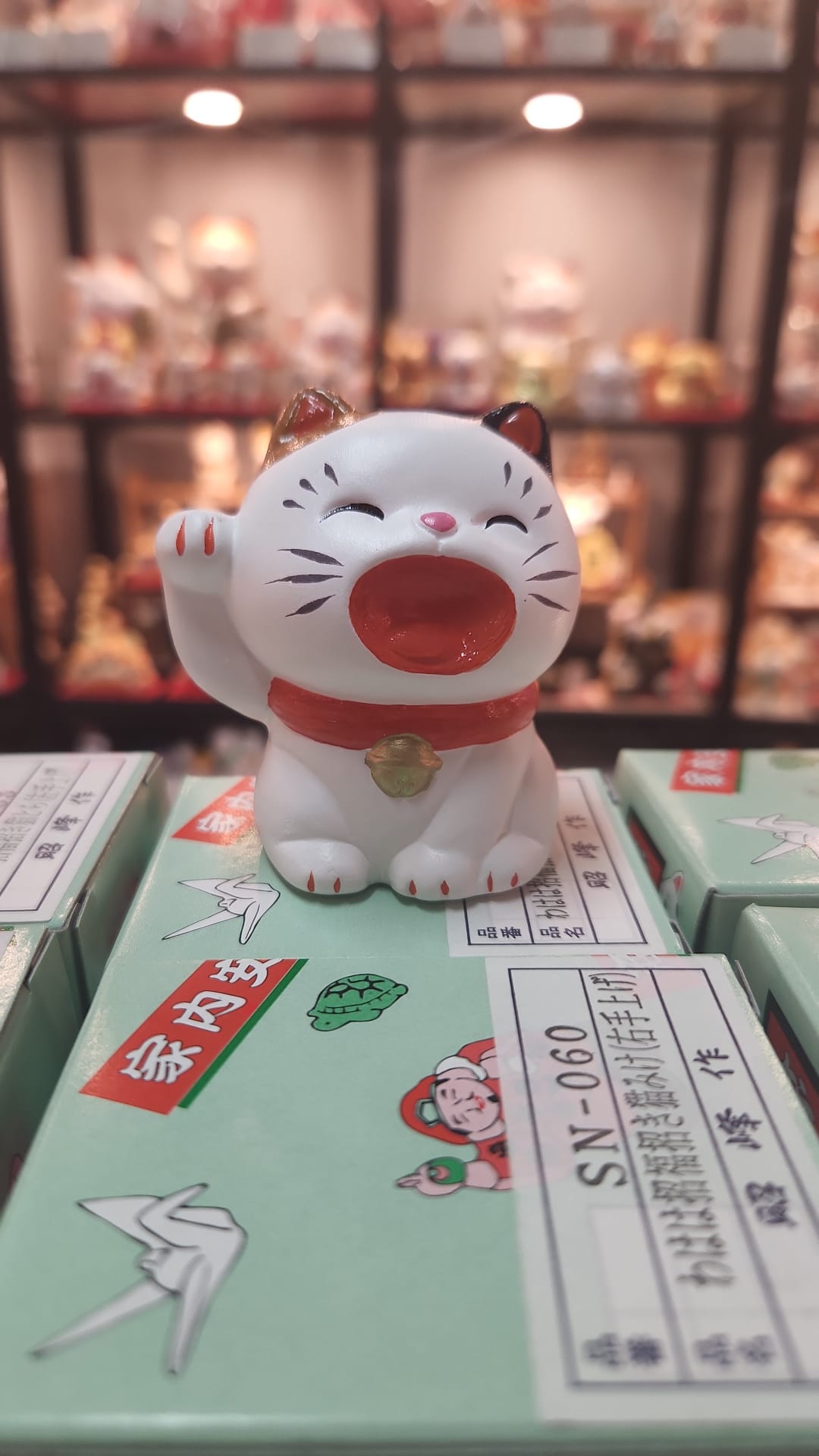 JP-380301 Syouhou White/Gold Fortune Cat (S)