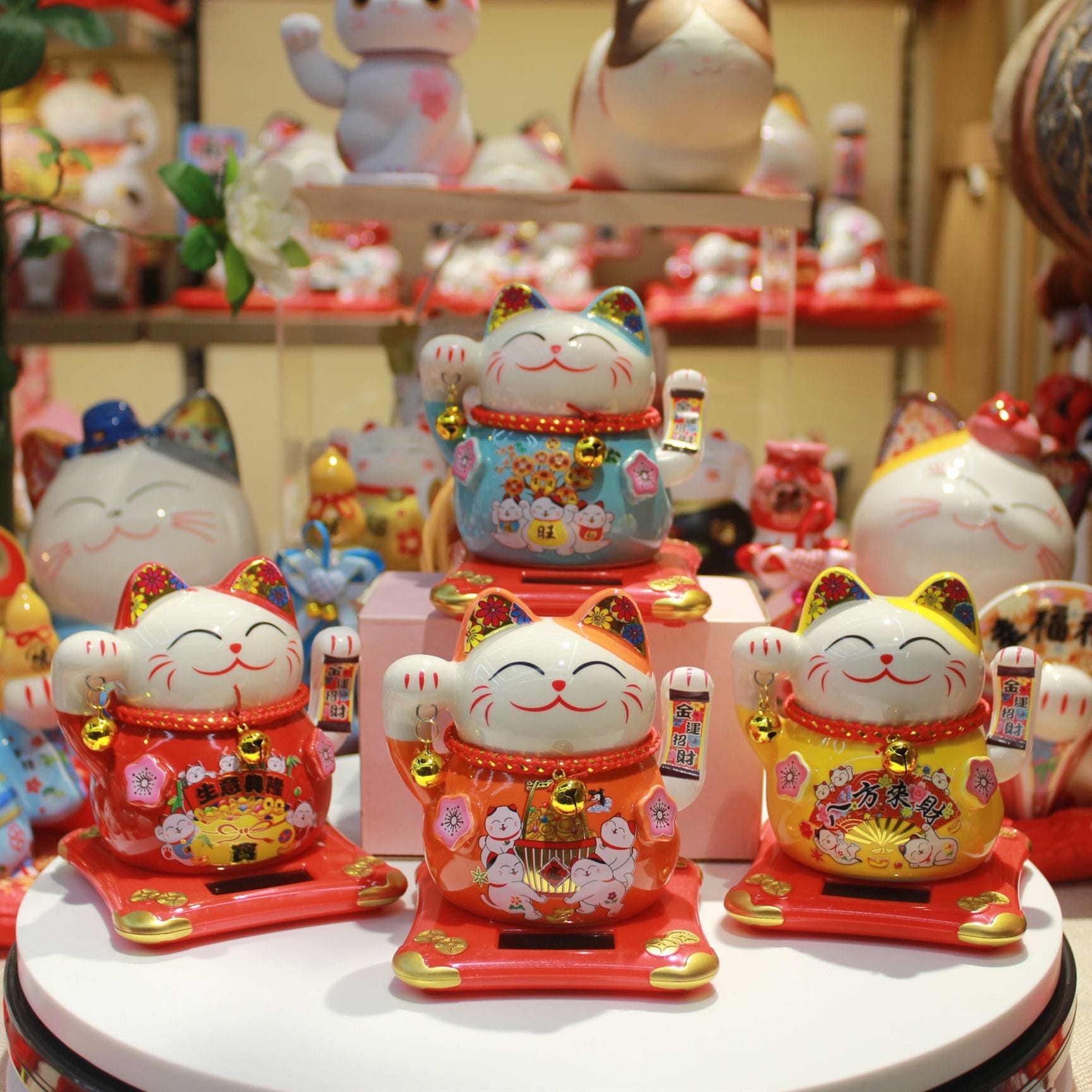 OAA-1030601 Solar-powered Waving Fortune Cat (S)