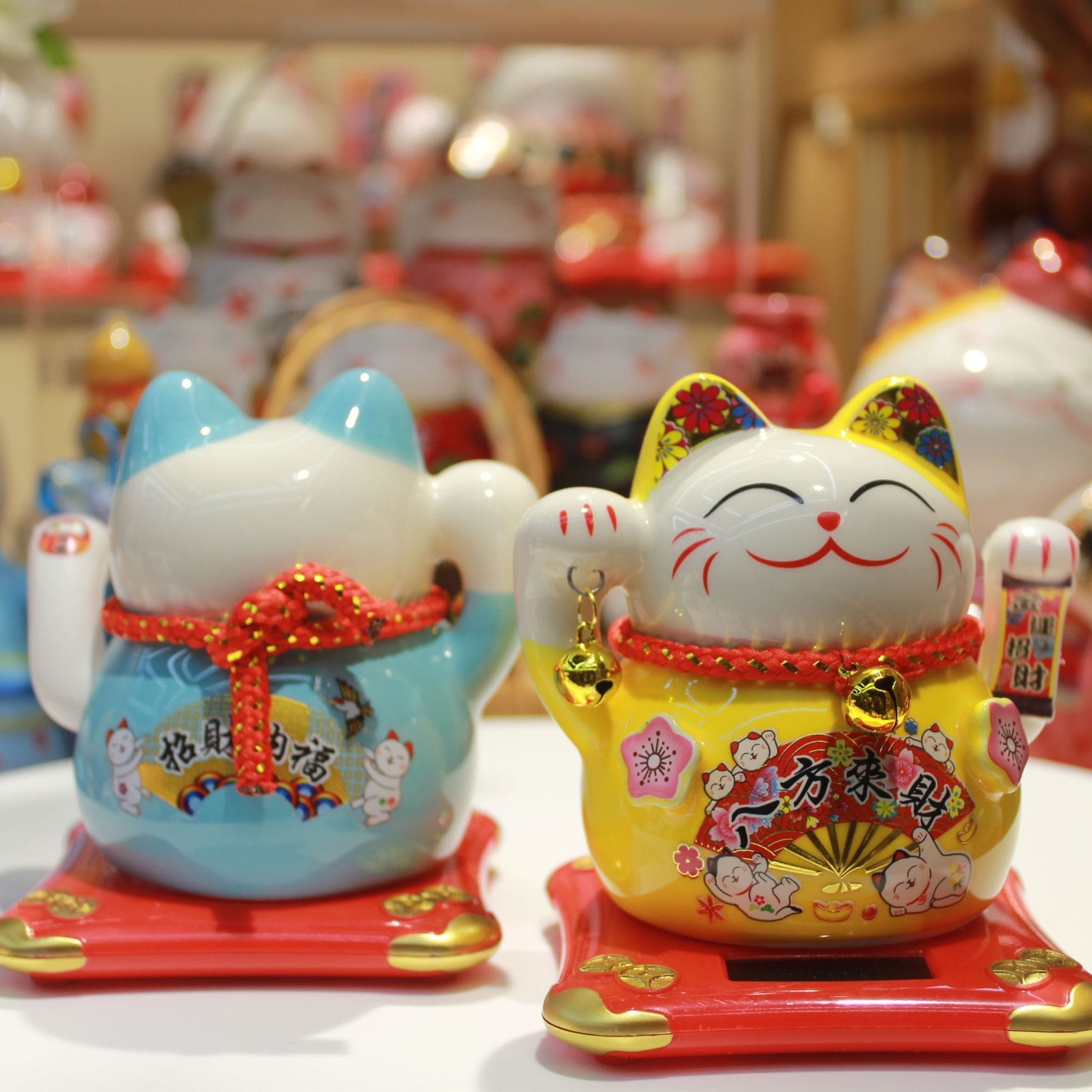 OAA-1030601 Solar-powered Waving Fortune Cat (S)