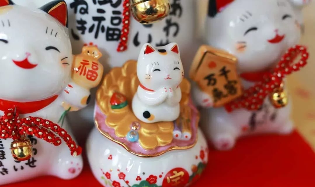 YS-20216001 Yakushigama Family Fortune Cat (XL)