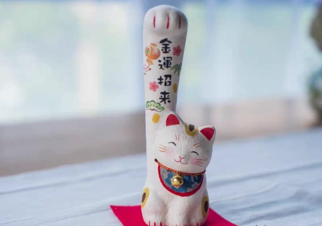 LHZ-741313-LHZ-771313 Long Hu Zuo Paper Mache Superman Fortune Cat (M) (L)